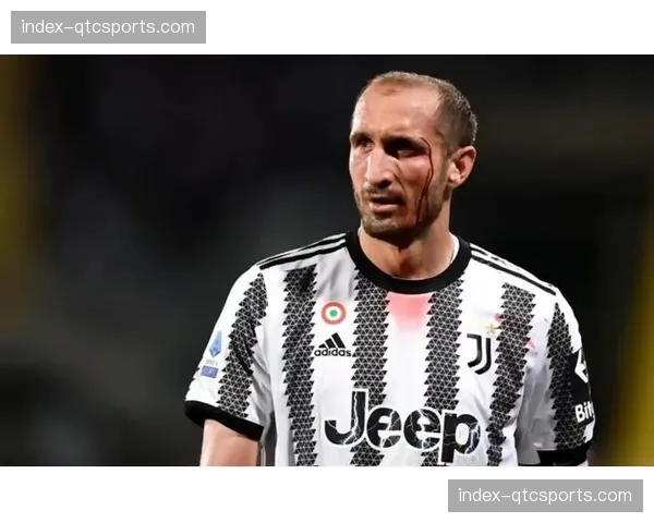 特写：39岁基耶利尼现身尤文主场，观战老东家获全场致敬